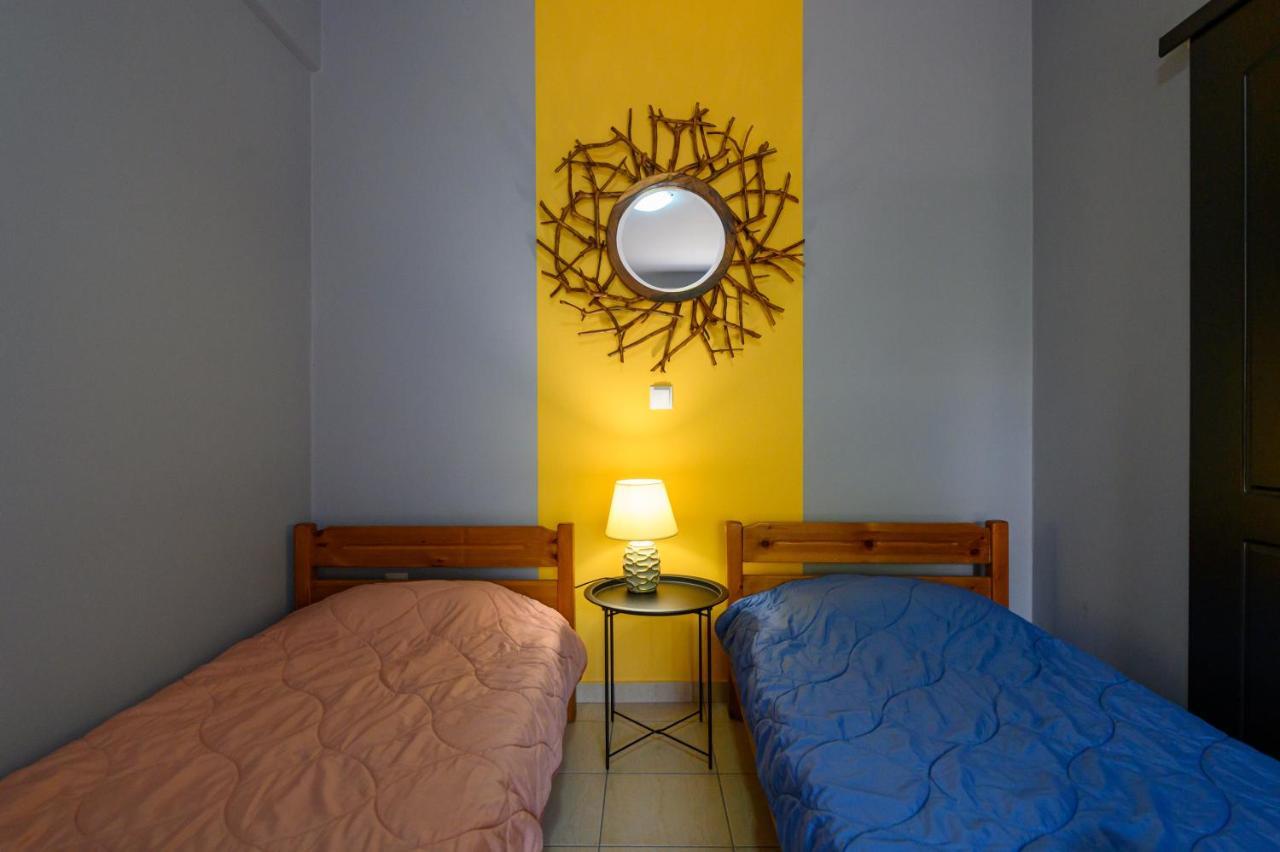 Rea Apartment II "1Minute From The Beach" 칼라마타 외부 사진