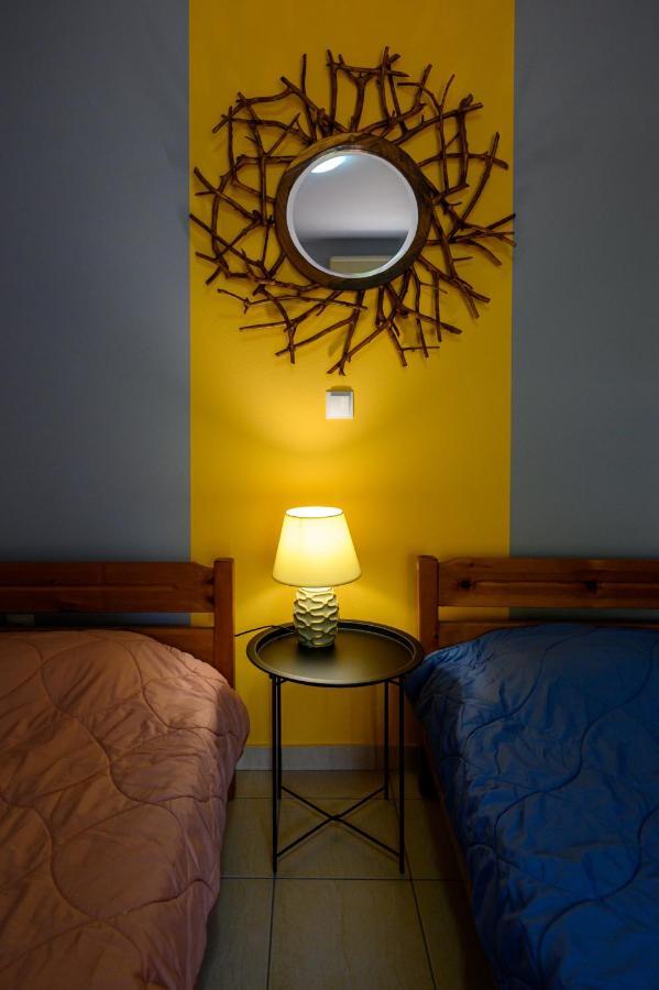 Rea Apartment II "1Minute From The Beach" 칼라마타 외부 사진